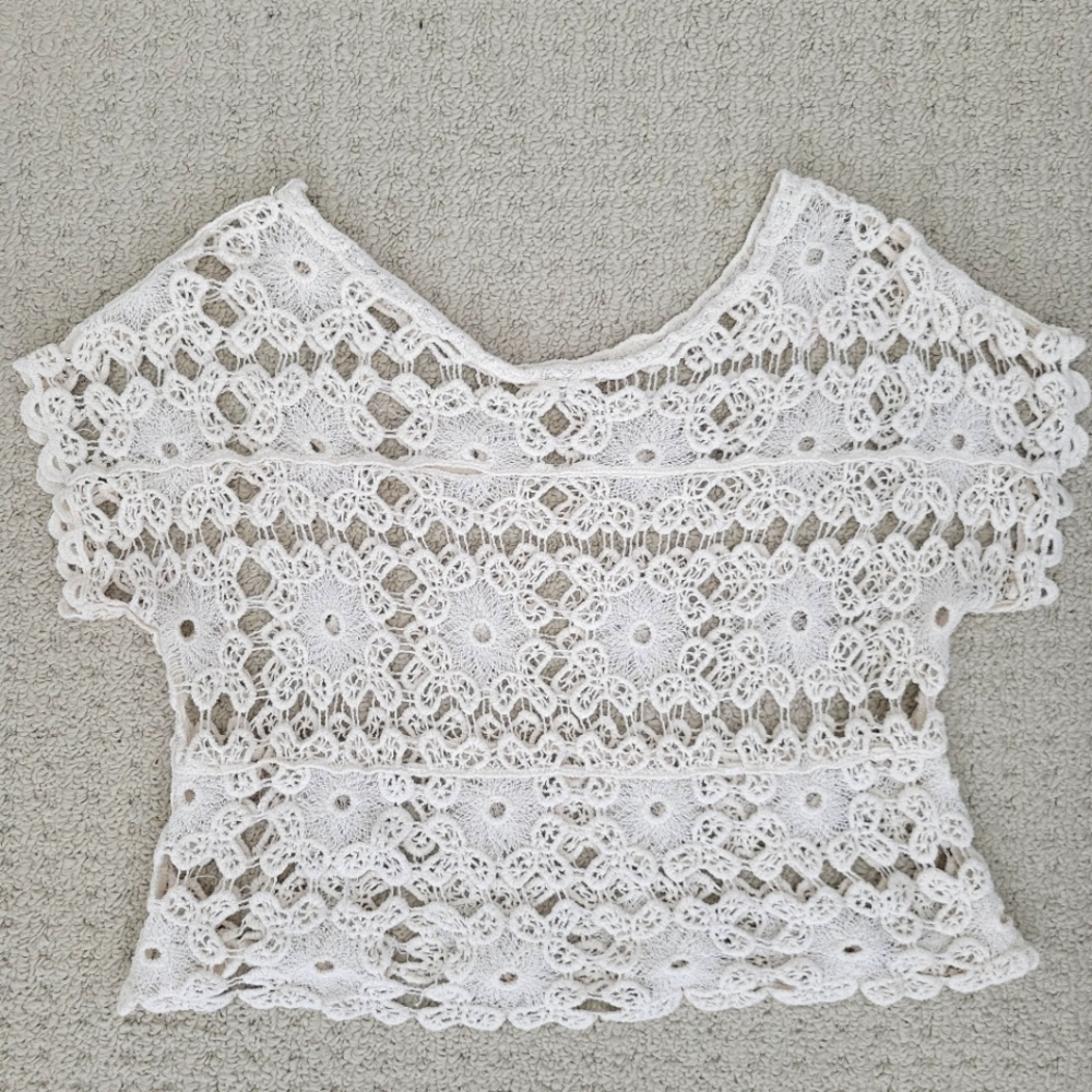 FREE With Purchase Of Anything Else - Lace knit doiley style top size large